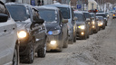Екатеринбург встал в пробку: из-за гололедицы и снега на дорогах десятки ДТП
