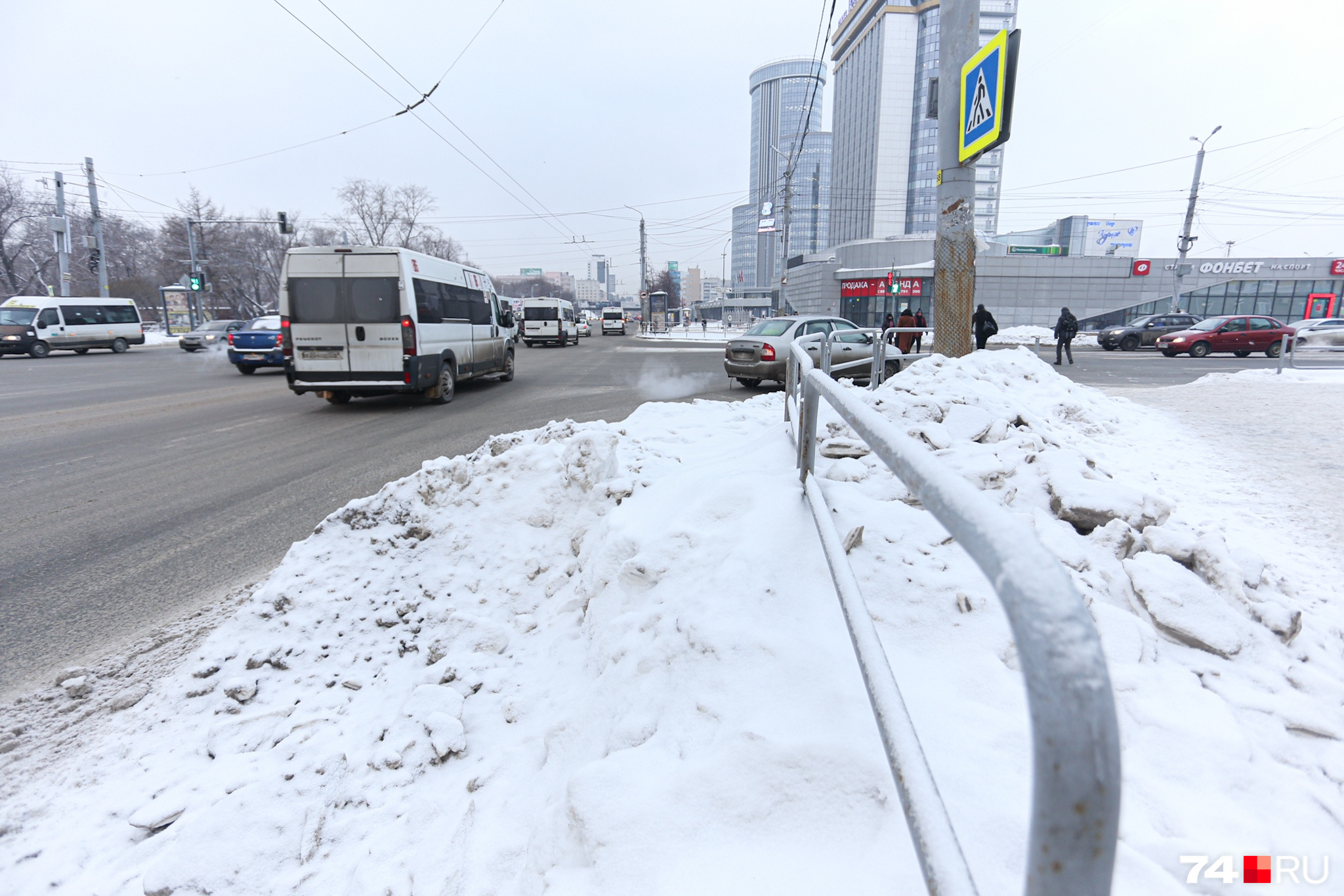 А такой сугроб образовался на проспекте Ленина А такой сугроб образовался на проспекте Ленина