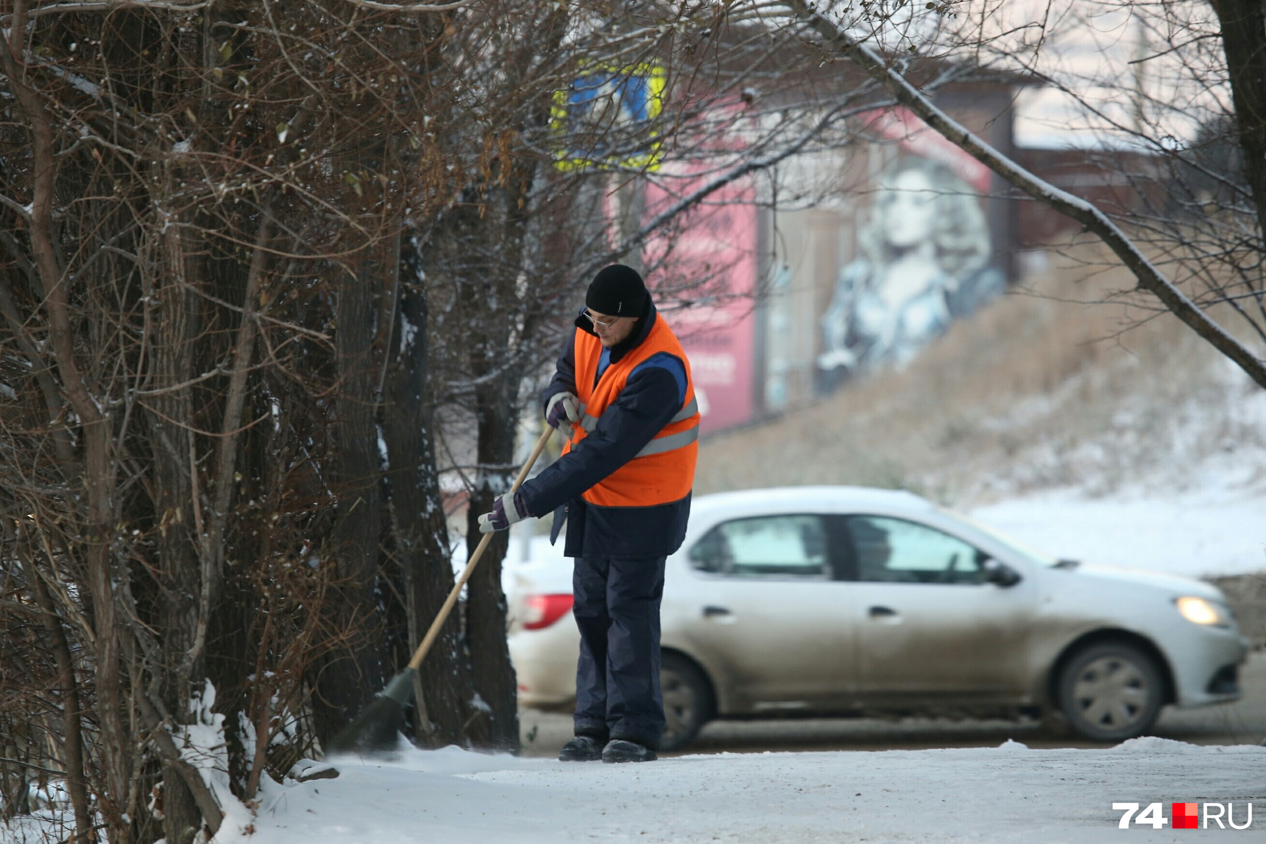 Дворникам погода сегодня опять добавила работы Дворникам погода сегодня опять добавила работы