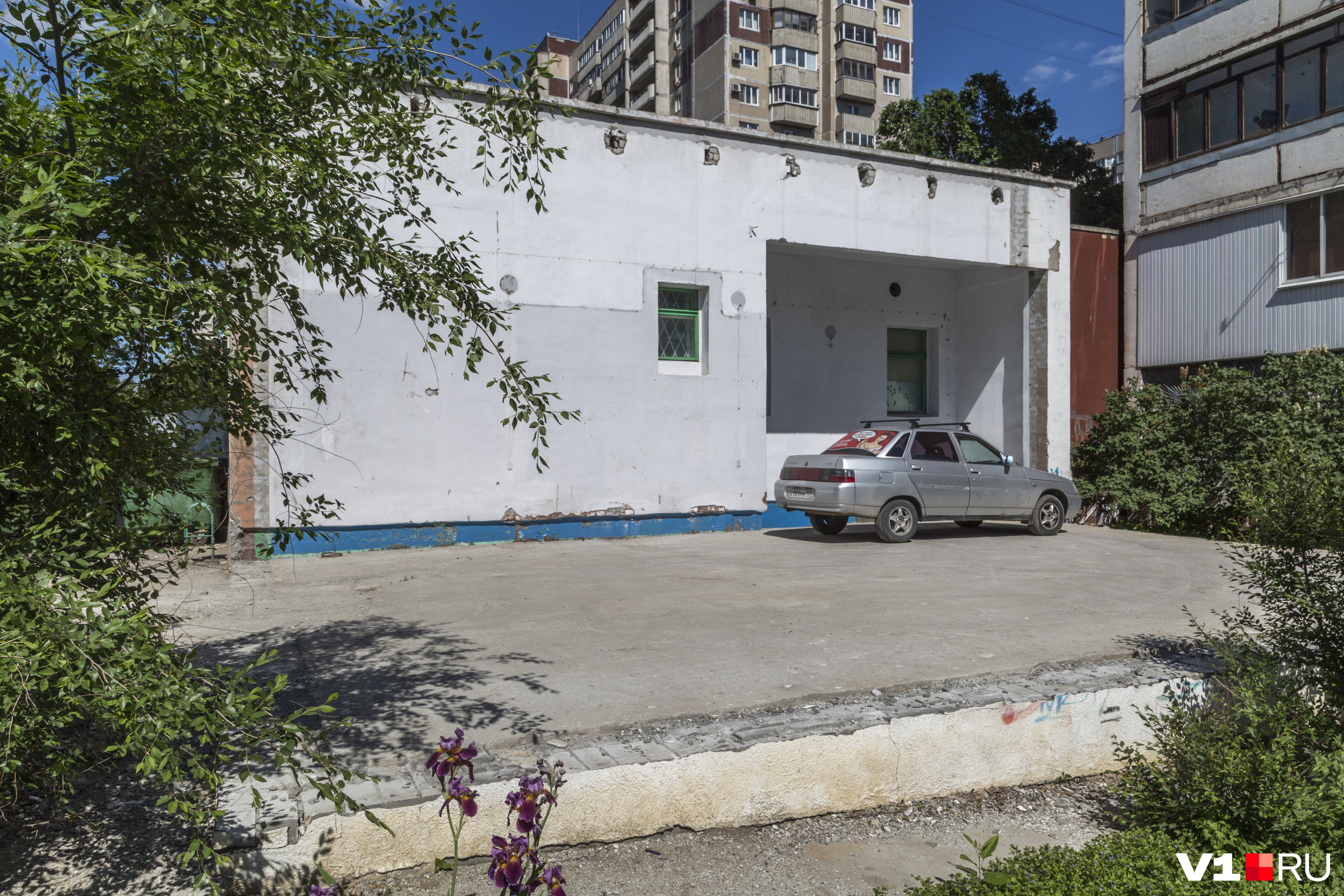 В Волгограде Сбербанк заставили снести самовольно построенный гараж - 20  мая 2019 - V1.ру