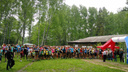После забега — душ в лесу: сотни новосибирцев в шортах пробежали по Академгородку