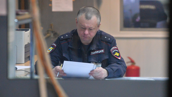 В мэрии Полевского ревнивый экс-полицейский пытался убить чиновника. В скандал замешан брат Александра Незлобина