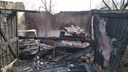 «Машины сгорели с гаражами»: пожар в челябинской «запретке» перерос в уголовное дело