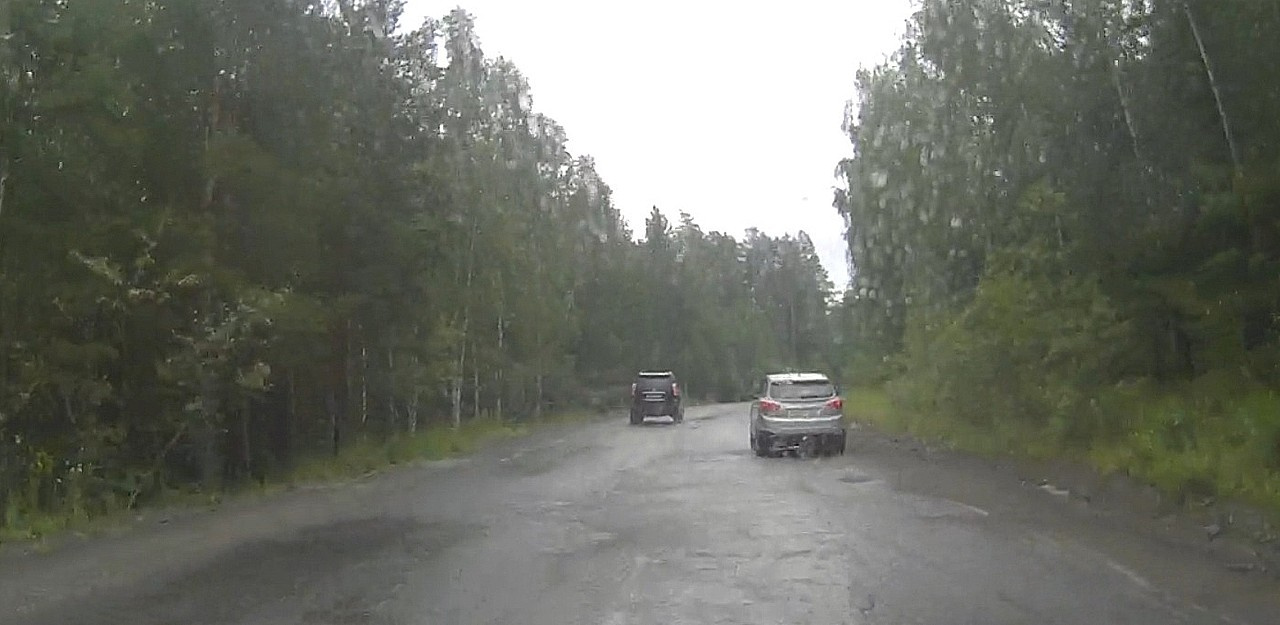 Lexus ехал по встречной полосе дольше, чем требовалось для обгона Lexus ехал по встречной полосе дольше, чем требовалось для обгона