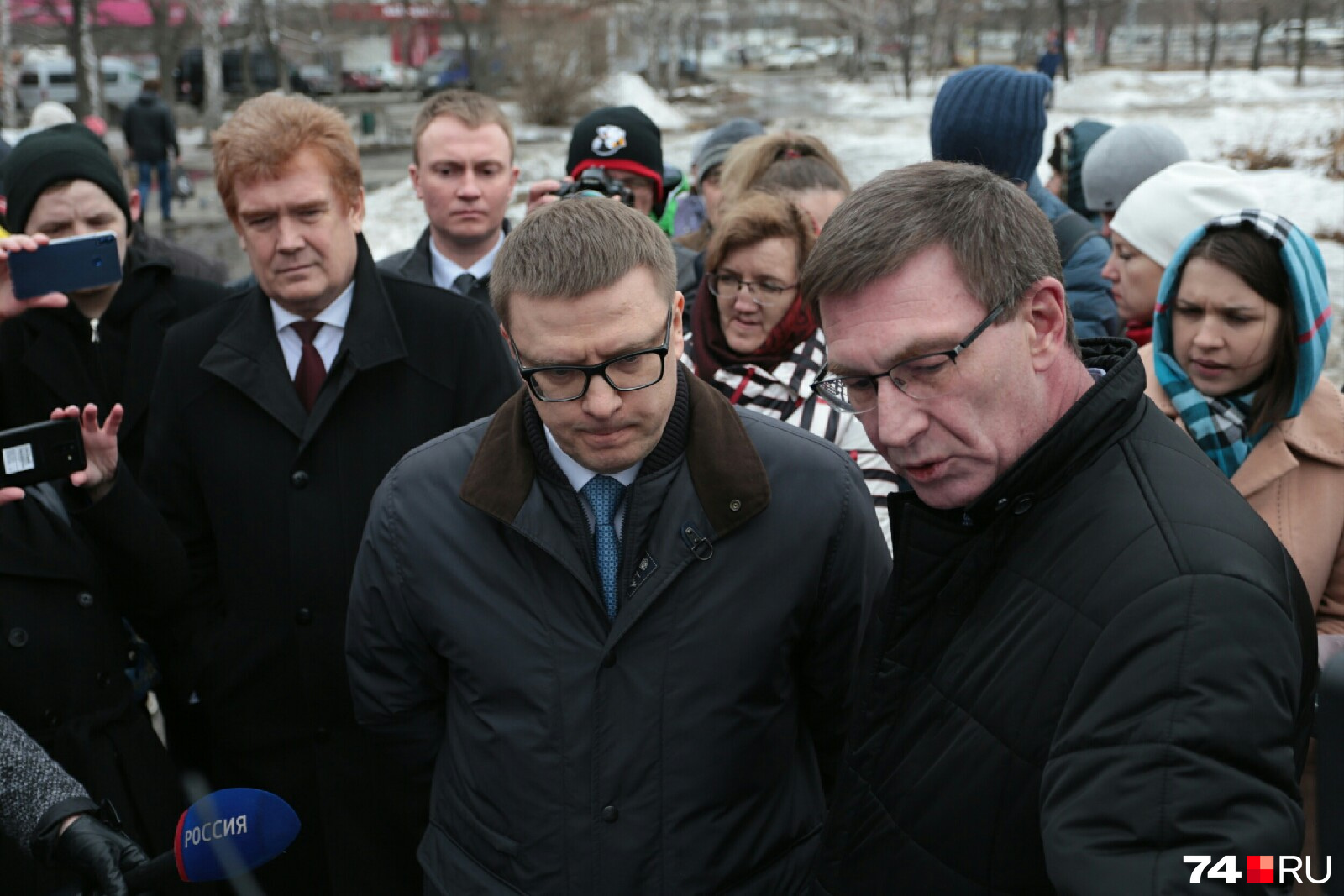 Глава Курчатовского района Сергей Антипов, показал главе региона, что будет со сквером Глава Курчатовского района Сергей Антипов, показал главе региона, что будет со сквером