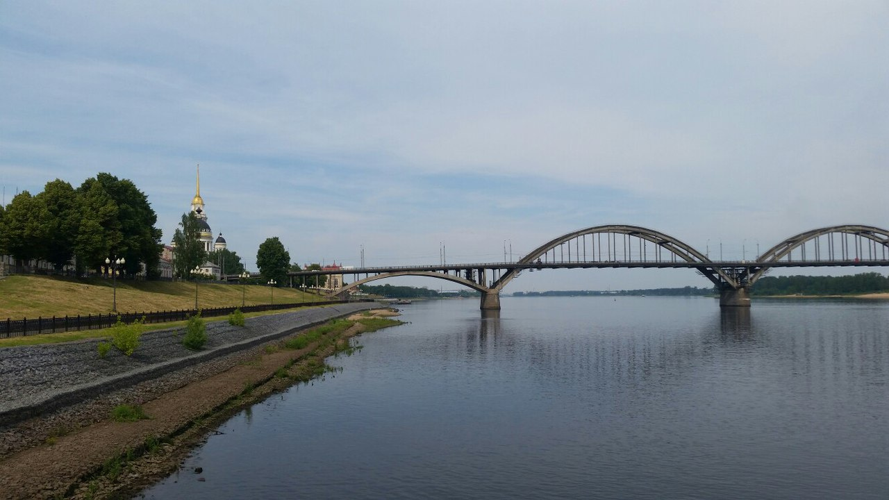 Чтобы получить больше впечатлений, в Рыбинск лучше отправиться на поезде или по Волге