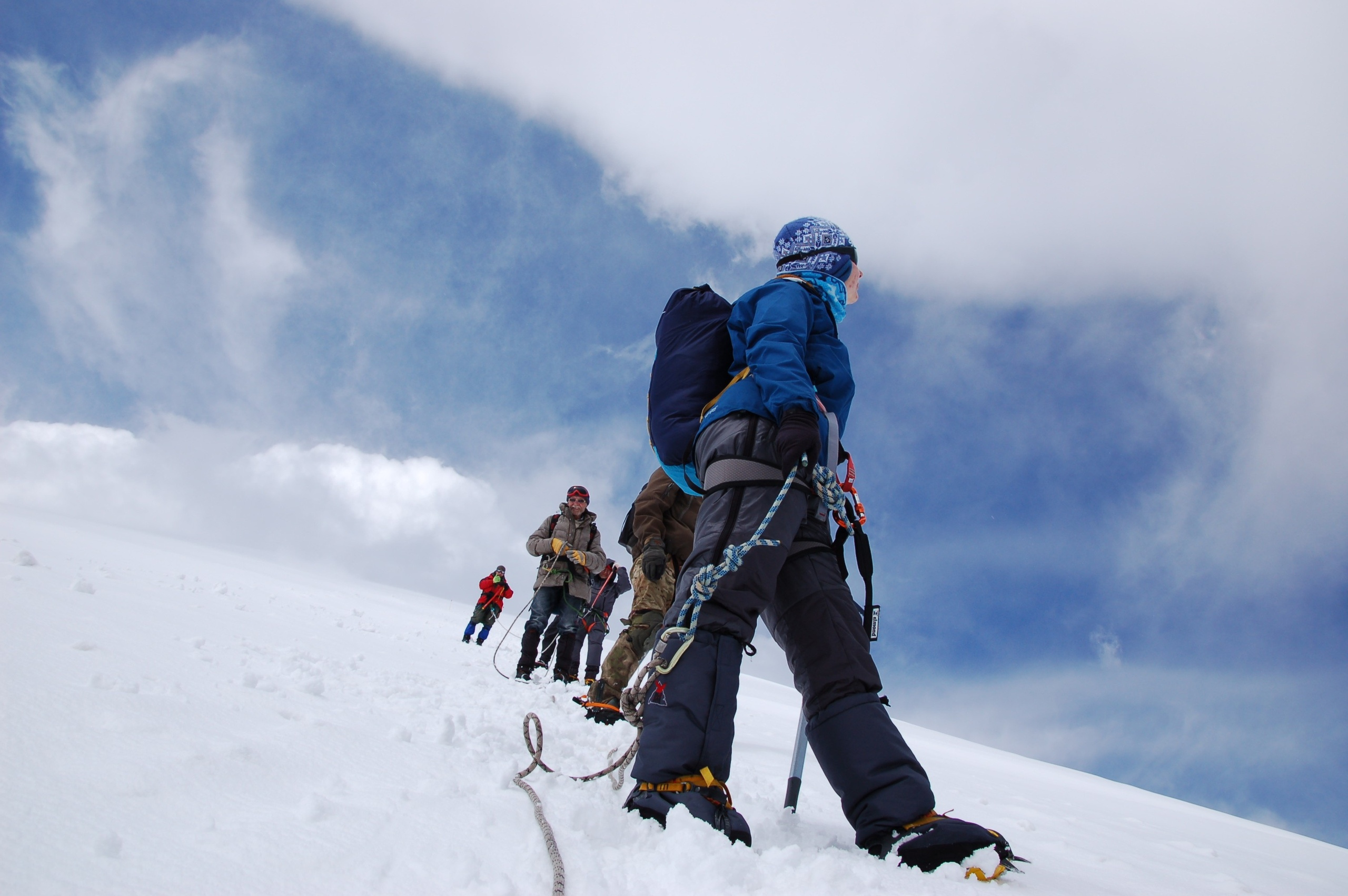 Высота горы 5000 метров. Эльбрус 5000 метров. Эльбрус на высоте 5000 метров. Эльбрус высота 5000. 5000 Метров высота.