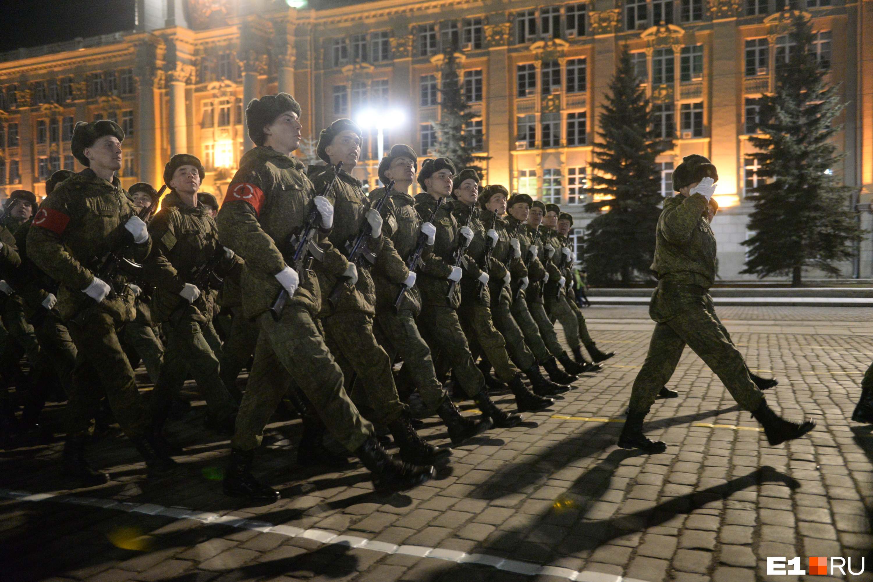 Войска 9. Парад Победы в Екатеринбурге 2019. Екатеринбург репетиция парада 2022. Репетиция парада Екатеринбург. Тренировка парада.