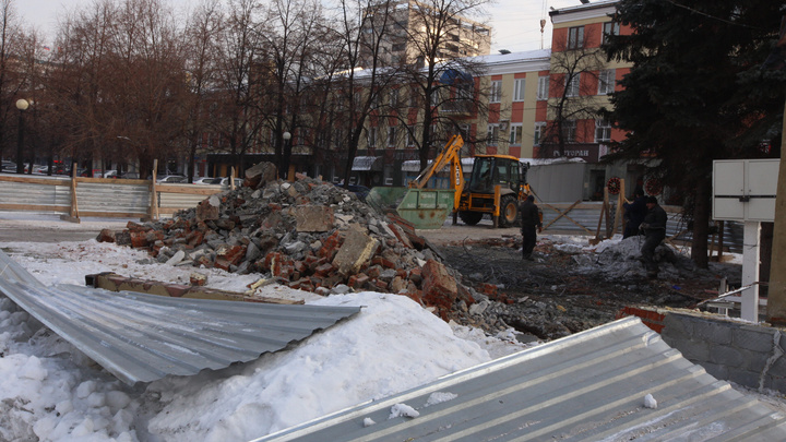 Как швейцарские часы. Главную пешеходную улицу Челябинска начали зачищать от павильонов и киосков