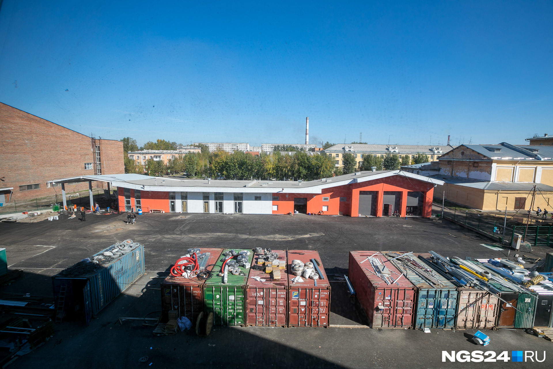 Фото сделано в сентябре текущего года, сейчас контейнеры со стройплощадки уехали Фото сделано в сентябре текущего года, сейчас контейнеры со стройплощадки уехали