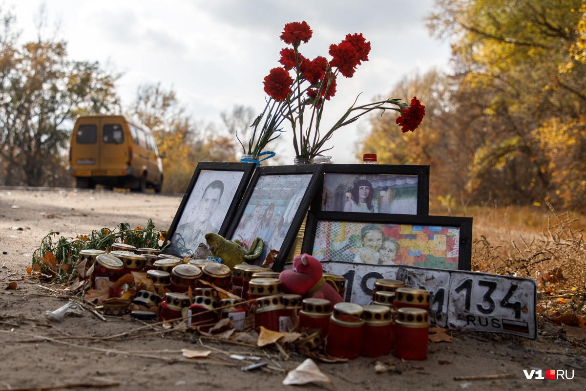 Жизнь семьи с двумя детьми прервалась на трассе Средняя-Ахтуба — Волгоград Жизнь семьи с двумя детьми прервалась на трассе Средняя-Ахтуба — Волгоград