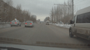Выехал на встречку и на красный: челябинец снял на видео, как зарубились «Яндекс.Такси» и BMW