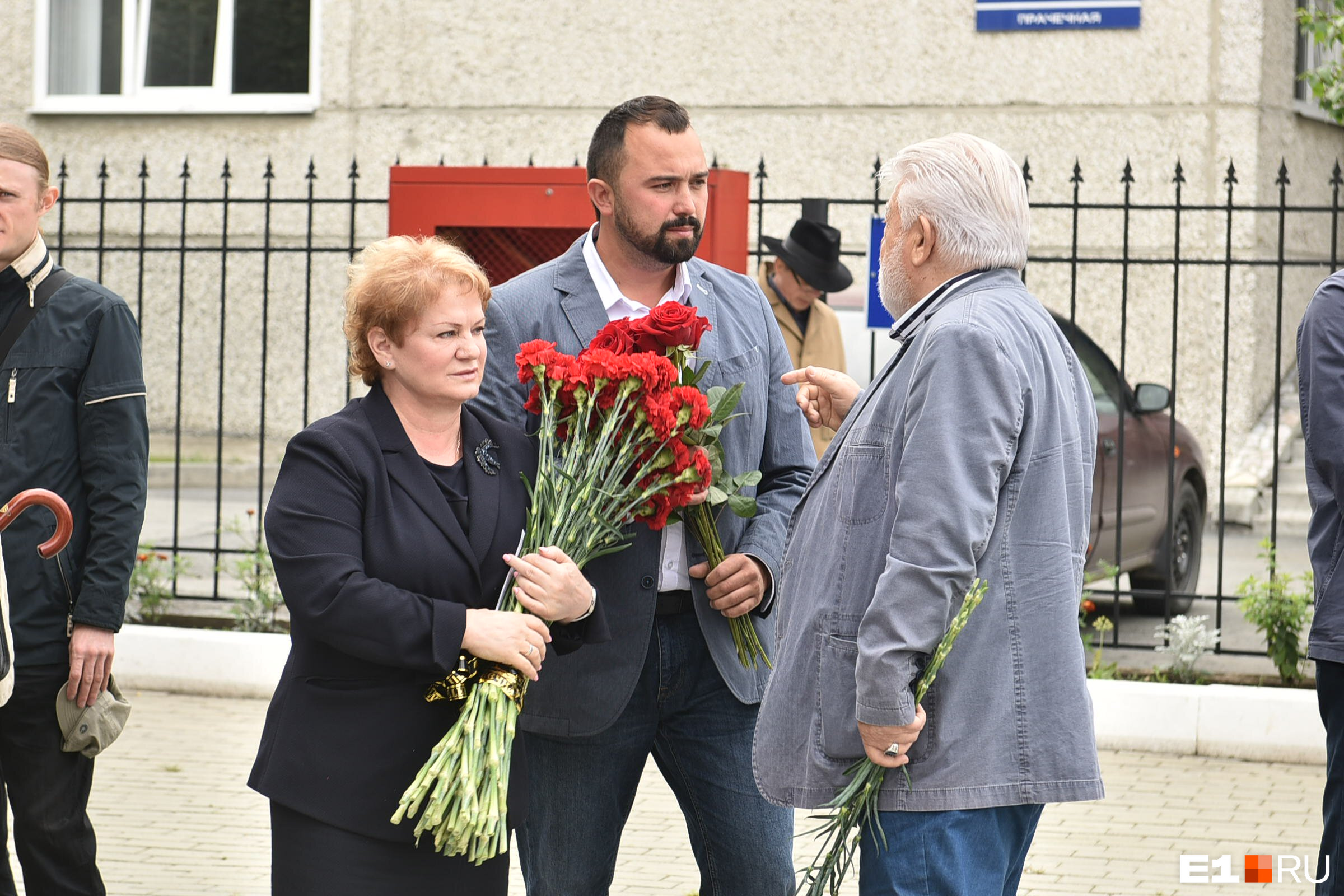 Слева — министр культуры Свердловской области Светлана Учайкина