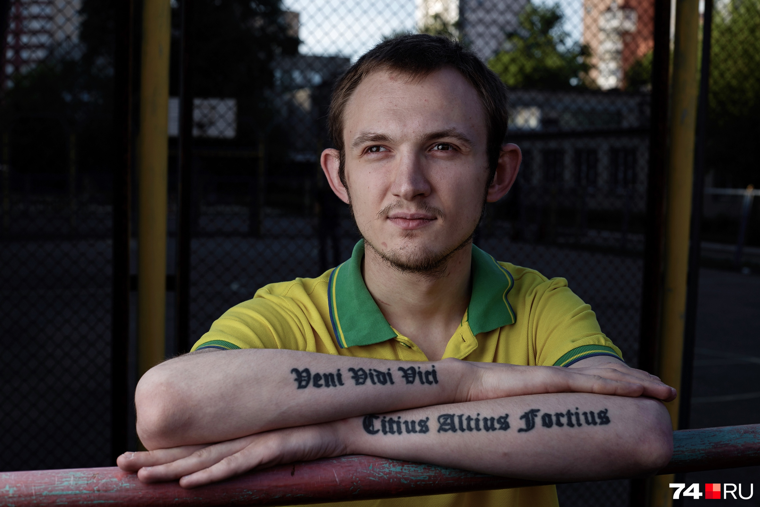 Татуировки напоминают Александру о победе на турнире 2014 года. На одной руке выбито «Пришёл, увидел, победил», на другой «Быстрее, выше, сильнее»