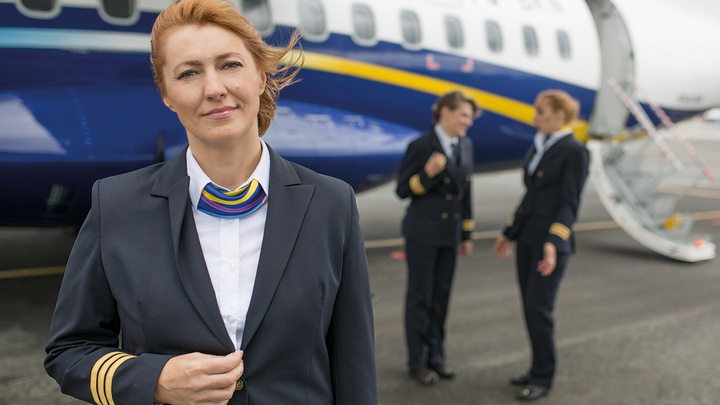 «Нам платят за стресс»: женщина-пилот из Красноярска откровенно рассказала о своей работе