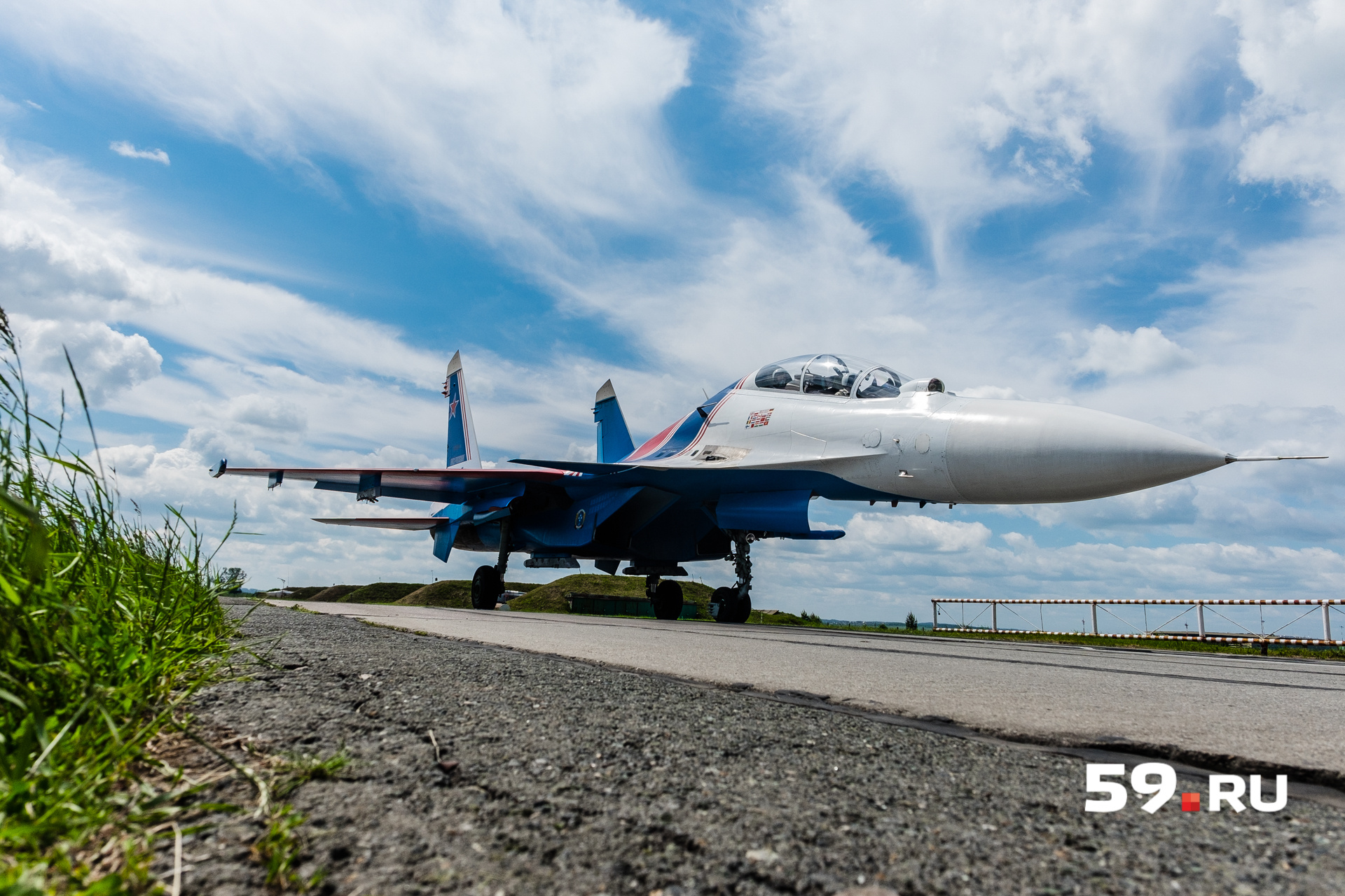 «Русские витязи» летают на истребителях Су-30 °СМ