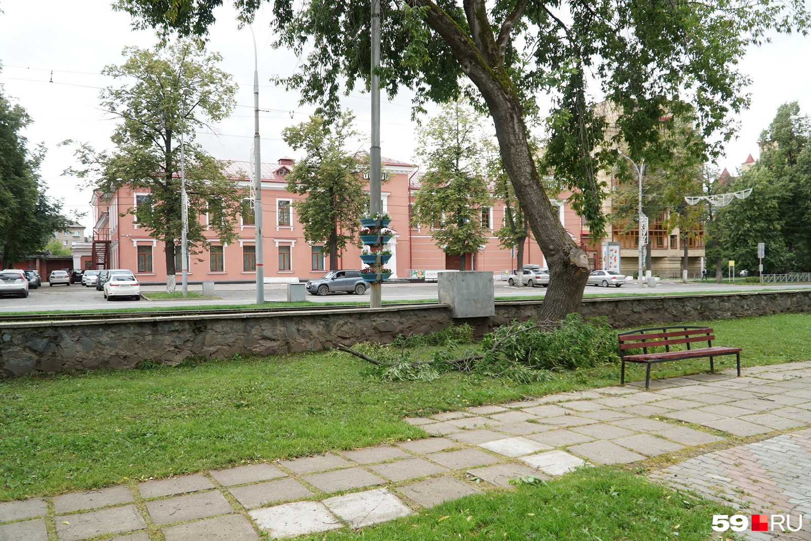 В сквере у танка В сквере у танка
