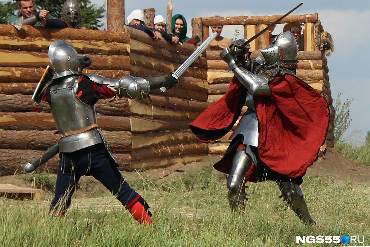 Историческое фехтование — одна из самых зрелищных частей фестиваля «Щит Сибири»
