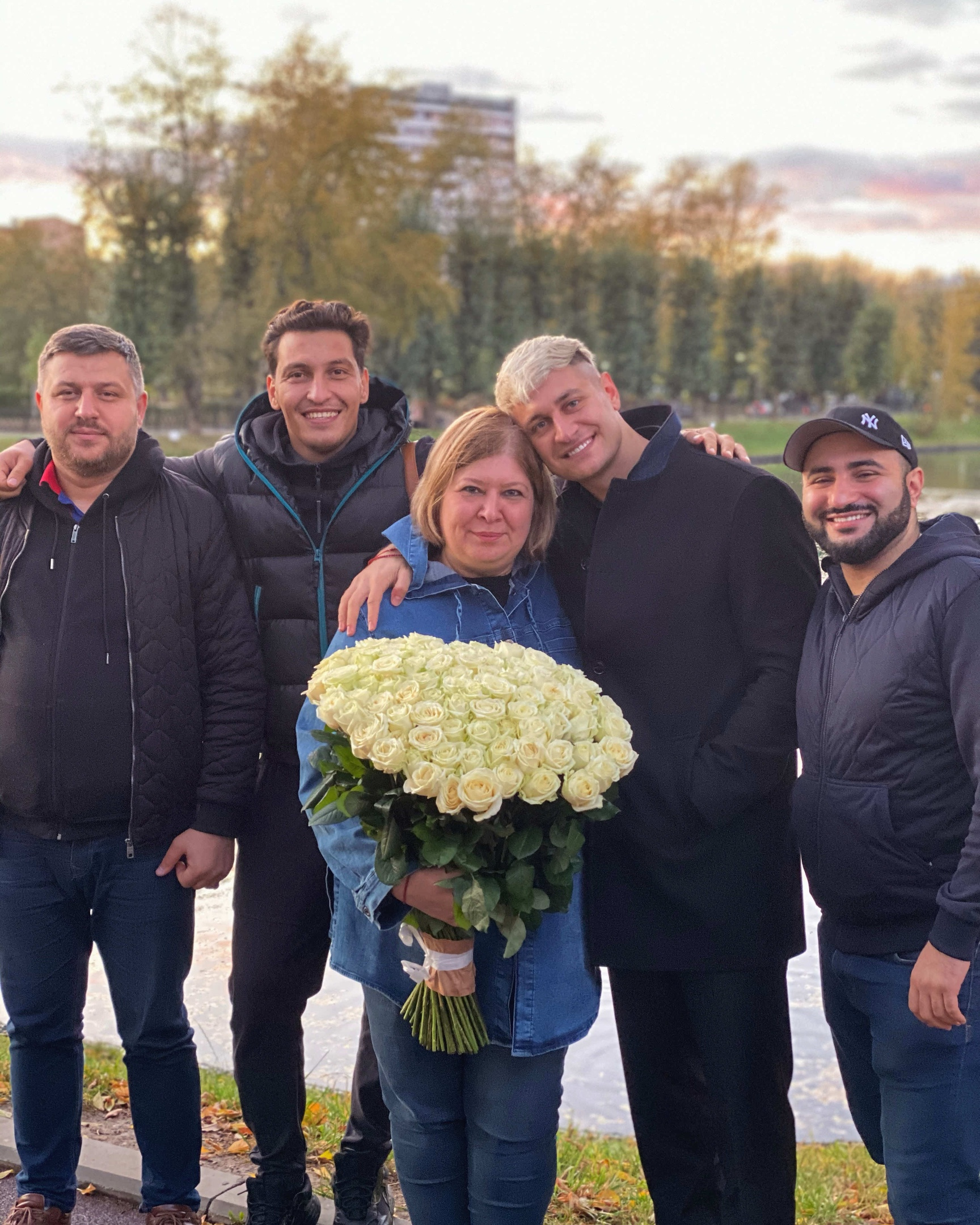 На фото семья Давида: дядя, двоюродный брат, мама и друг Арут На фото семья Давида: дядя, двоюродный брат, мама и друг Арут