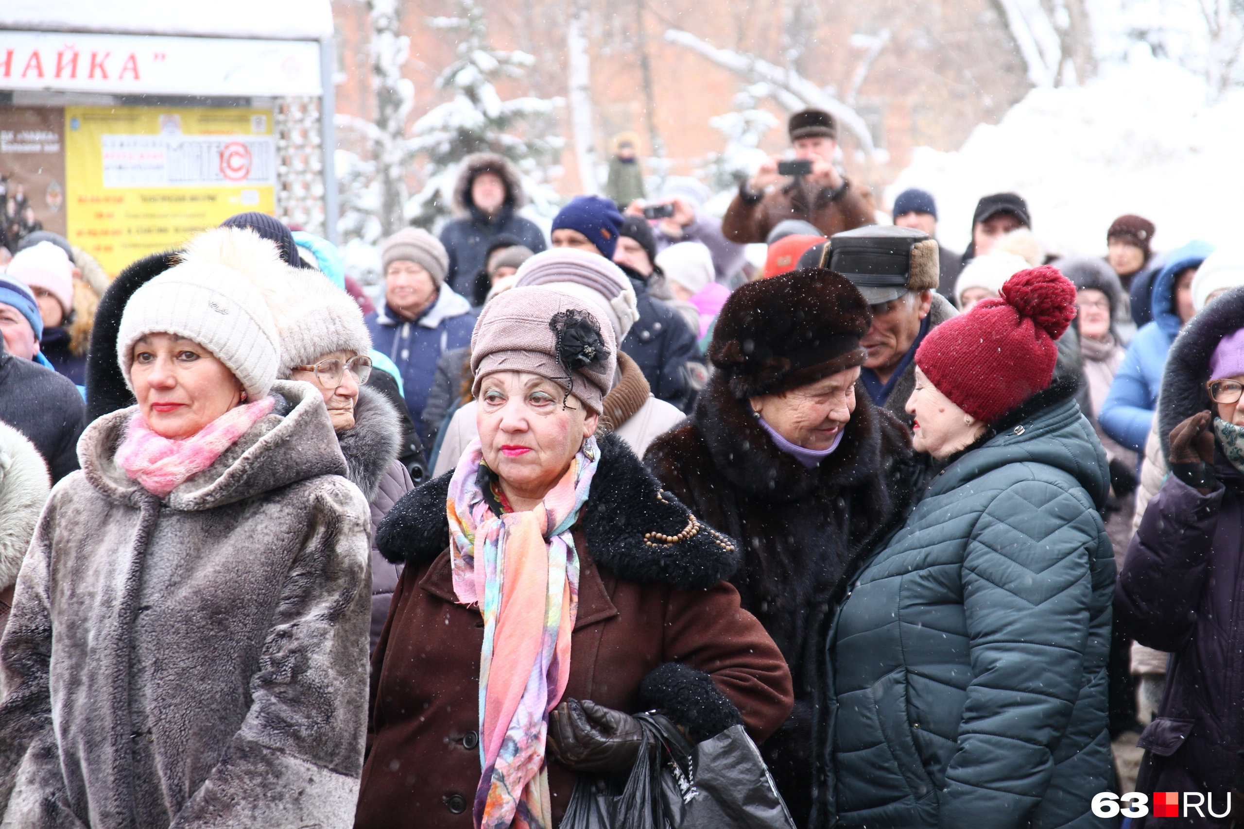 Жители самары. Пенсионеры в Самаре. Пенсионеры Самара. Выплаты пенсионерам в Самарской области.