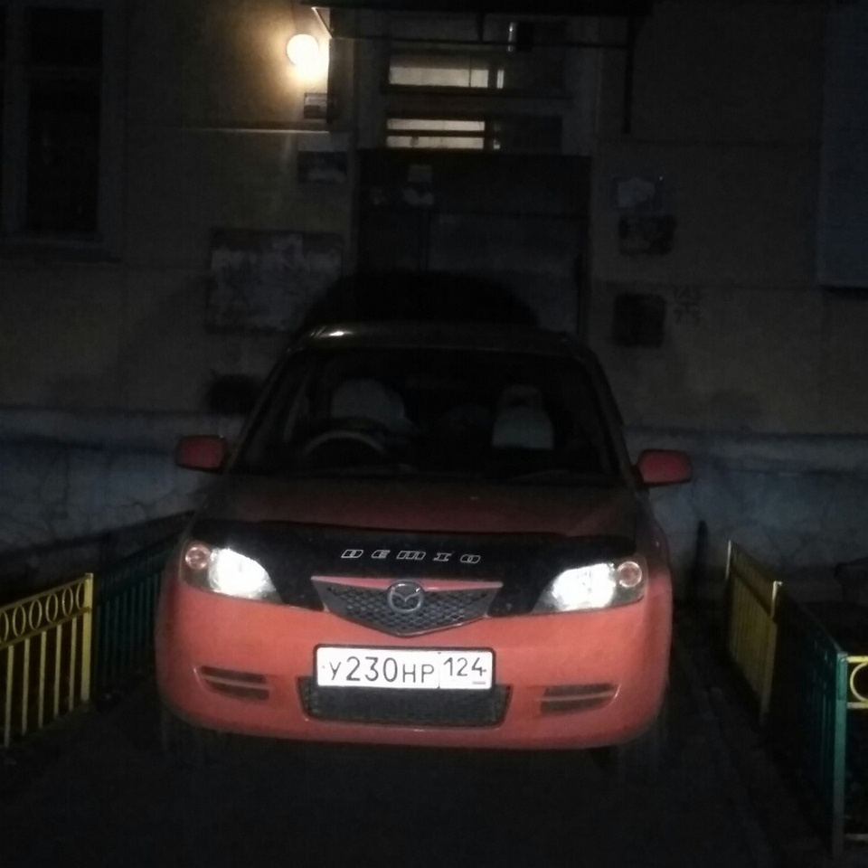 Не автохам, а практичный водитель. Вышел из дома и сразу в машинку запрыгнул Не автохам, а практичный водитель. Вышел из дома и сразу в машинку запрыгнул