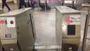 В метро поставили пять новых турникетов для оплаты проезда банковскими картами