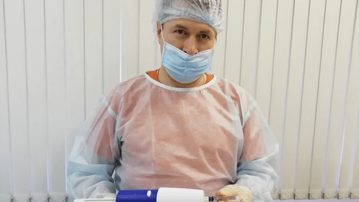 «Один прокол — и черных вен нет»: хирурги 40-й больницы научились лечить варикоз по новой технологии