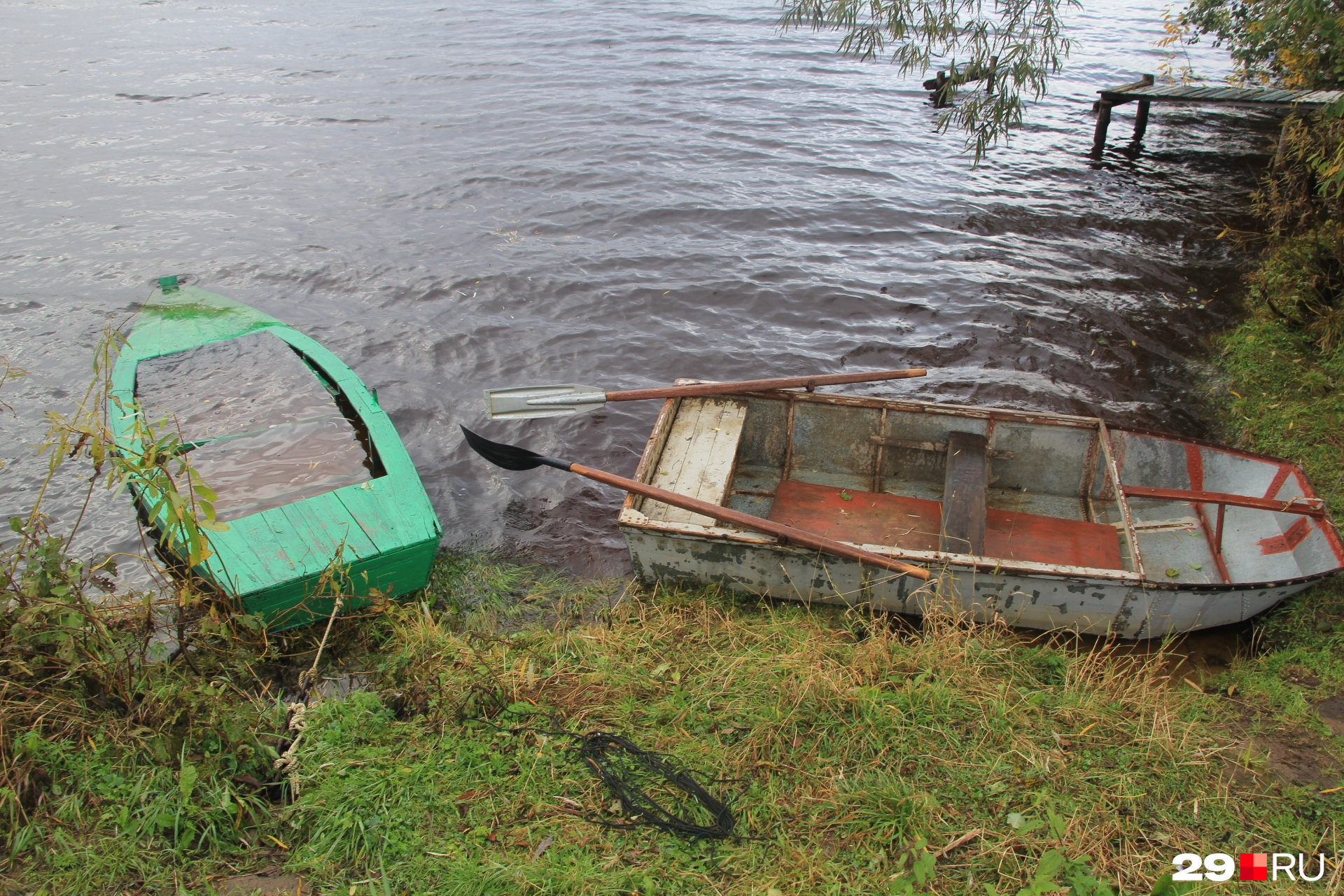 Деревня не зря называется Рыболово — местные жители рыбачат на лодках по сей день