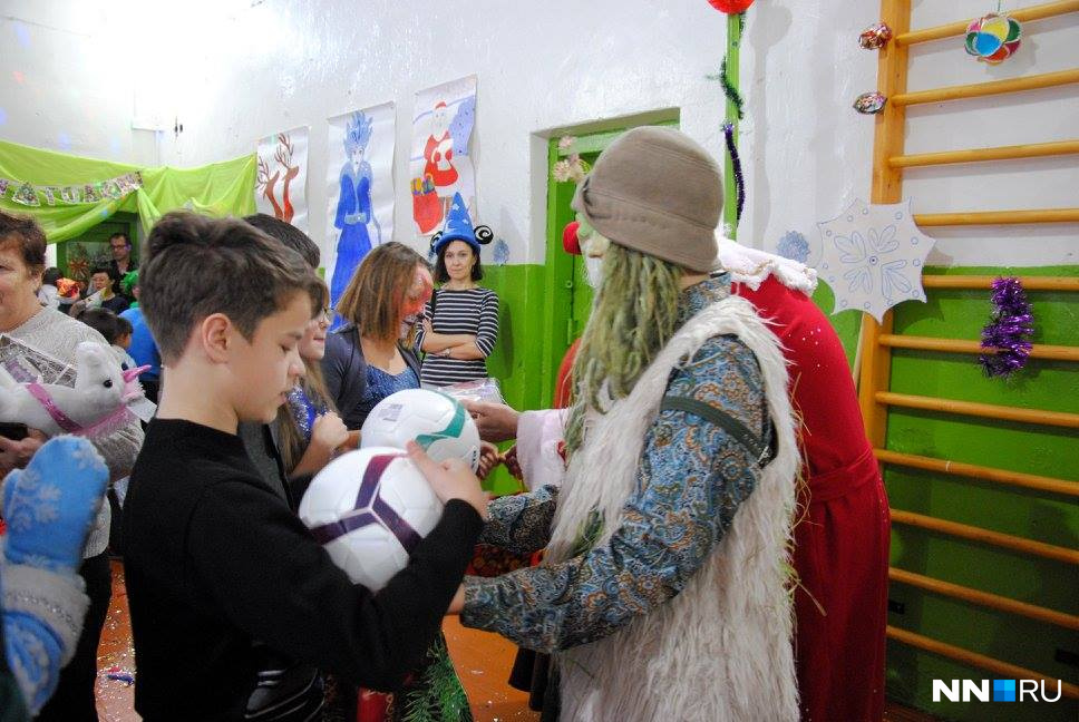 Футбольные мячи — мечта сельских мальчишек Футбольные мячи — мечта сельских мальчишек