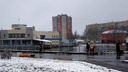 В Ярославле в парке 30-летия Победы ремонтируют недавно установленный забор