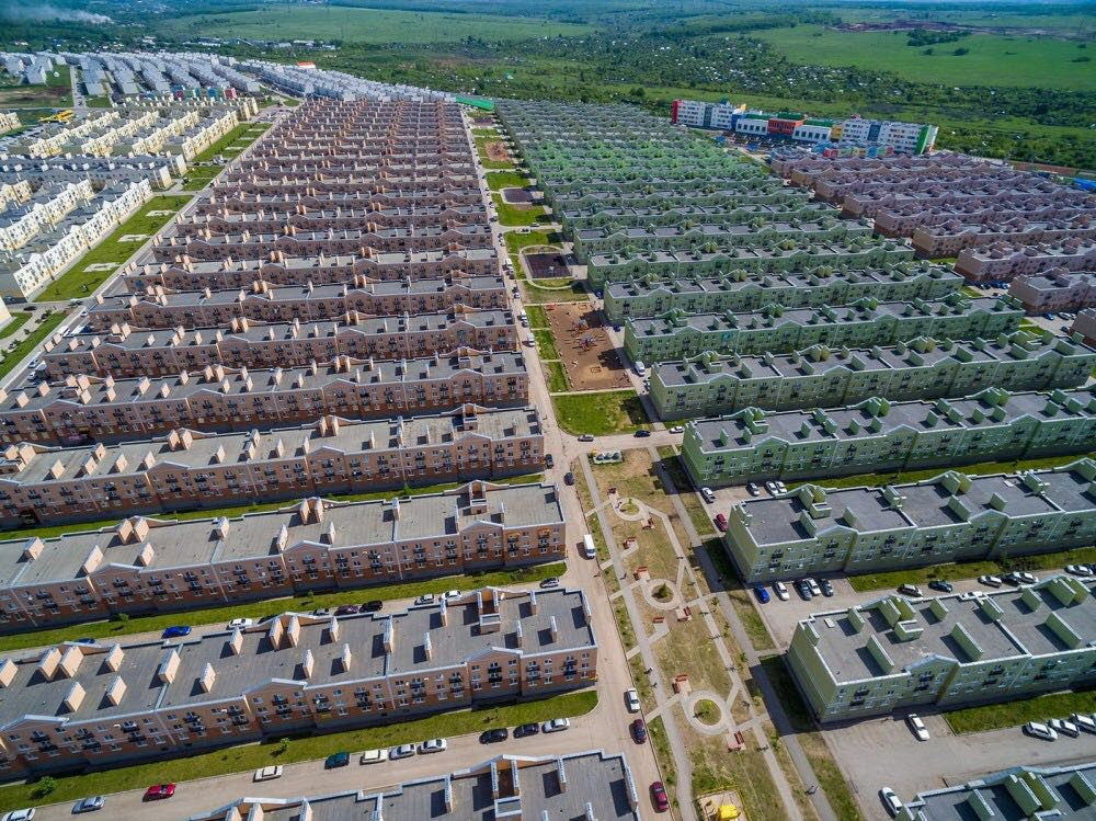 В Крутых Ключах немало однотипных домов В Крутых Ключах немало однотипных домов