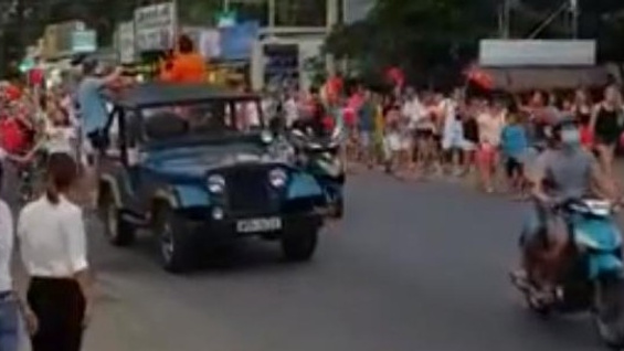 Екатеринбуржец с друзьями организовал парад Победы во вьетнамской деревне
