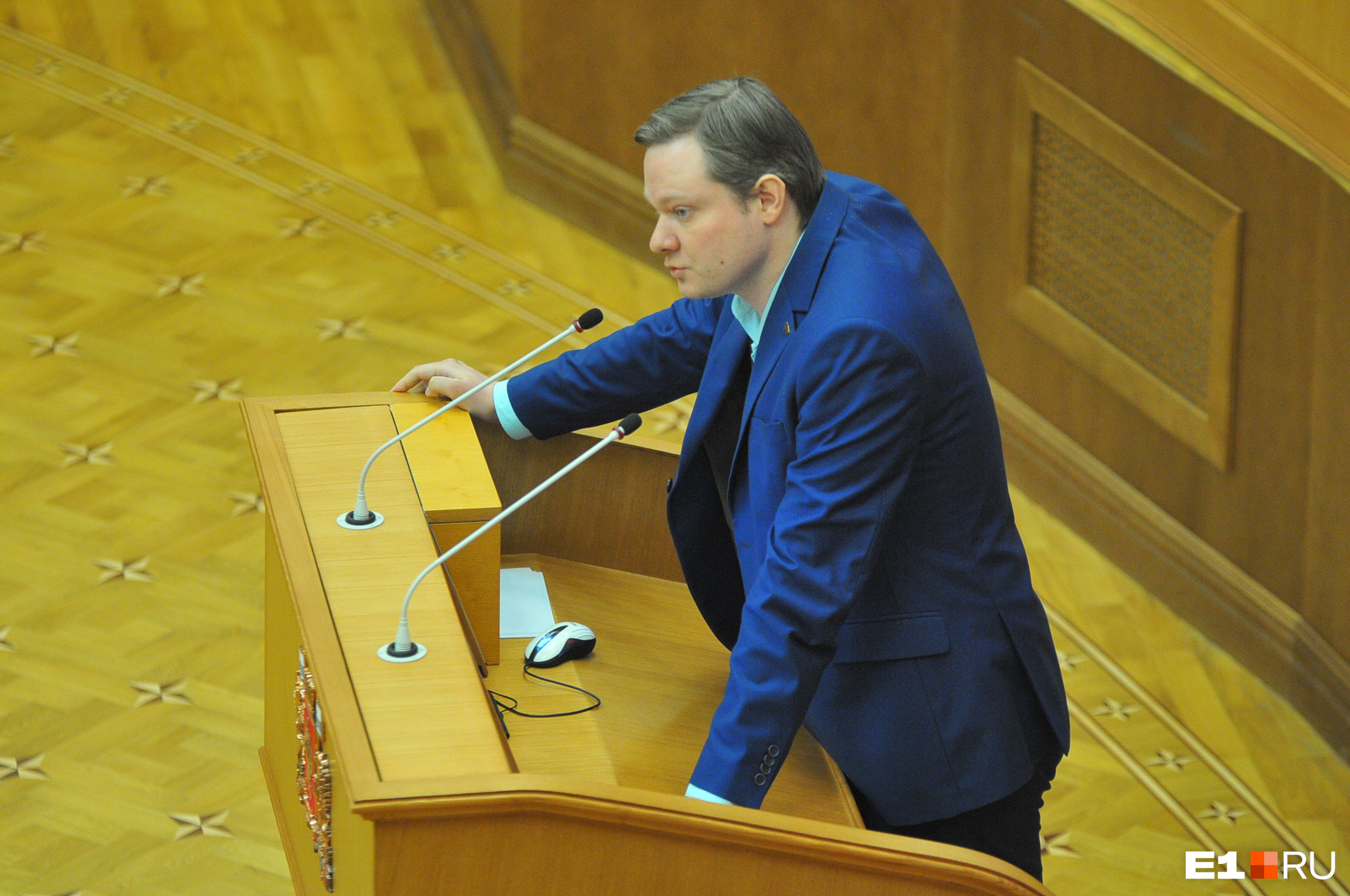 Депутат Ладыгин заявил, что завидует Карапетяну, так как у того шестеро детей, а у него только один Депутат Ладыгин заявил, что завидует Карапетяну, так как у того шестеро детей, а у него только один