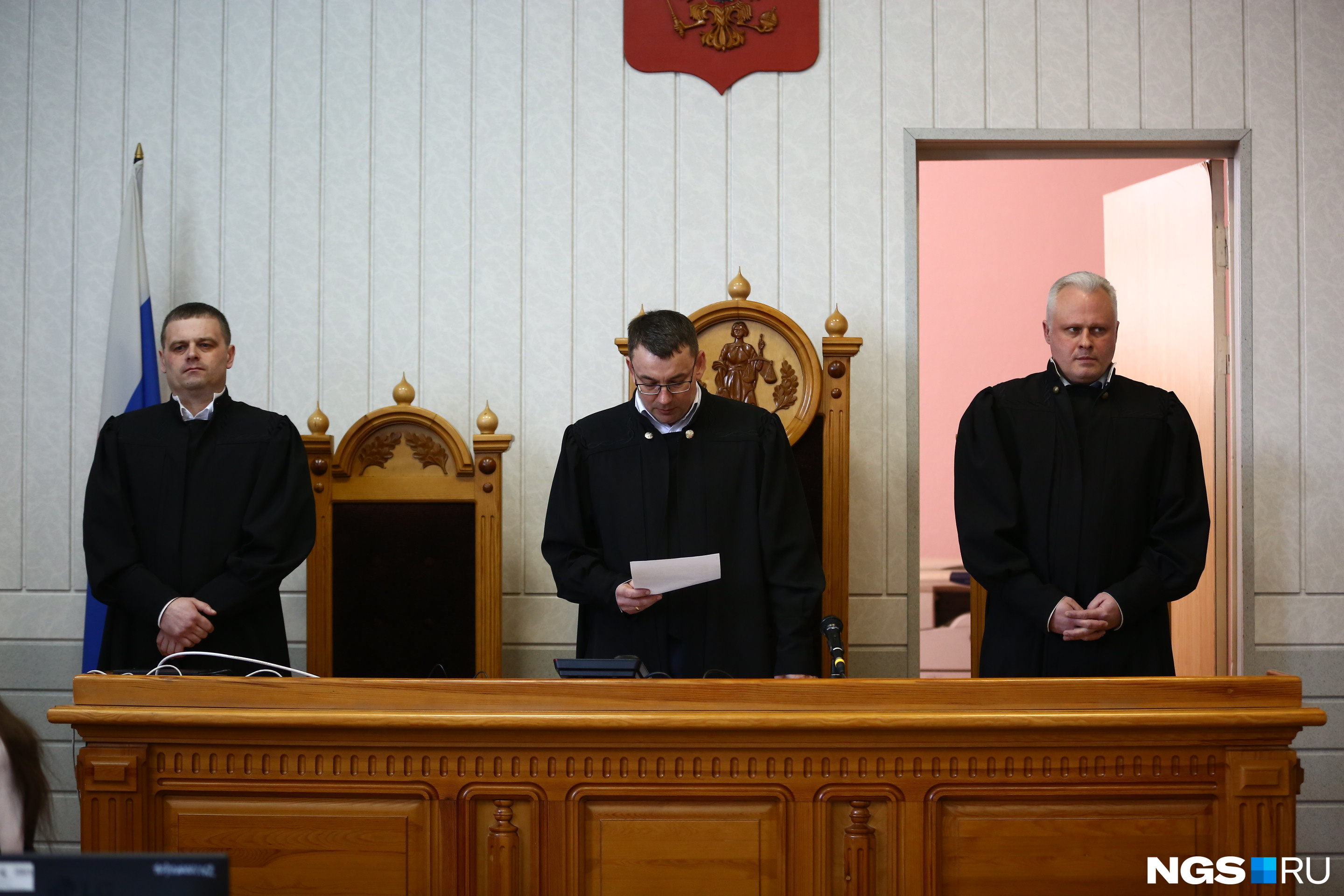 Судья Голубченко зачитывает приговор