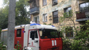 На Жуковского загорелся дом: четырёх человек вывели в защитных капюшонах