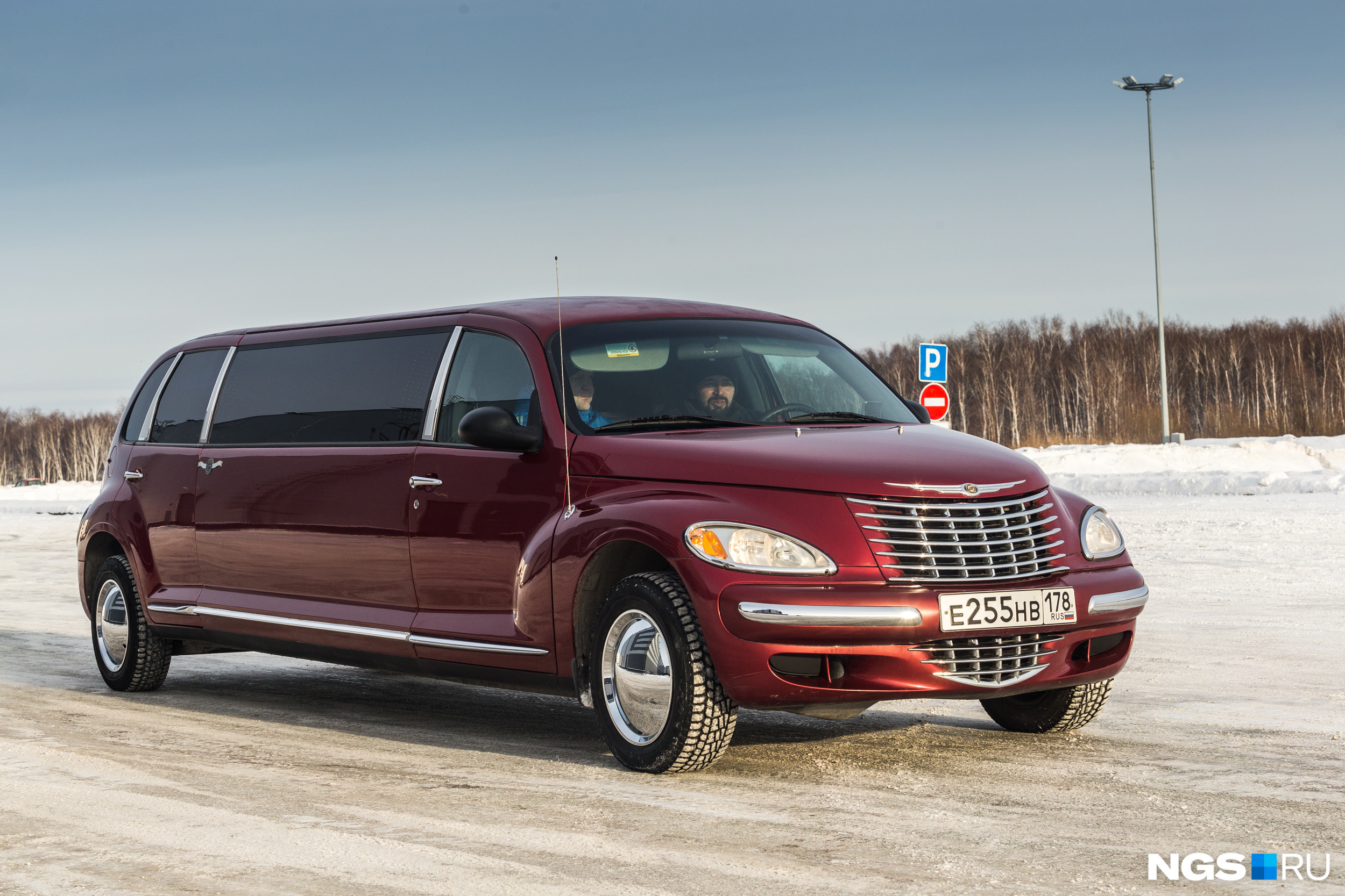 Семен купил этот американский лимузин Chrysler PT Cruiser пару лет назад Семен купил этот американский лимузин Chrysler PT Cruiser пару лет назад