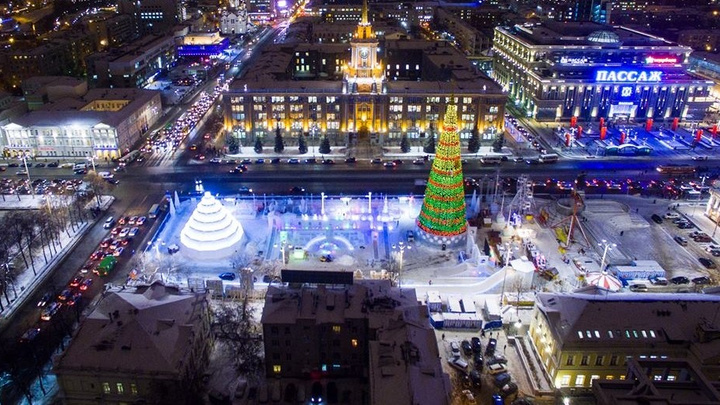 У кого круче: сравниваем ледовый городок Екатеринбурга и его собратьев из других городов России