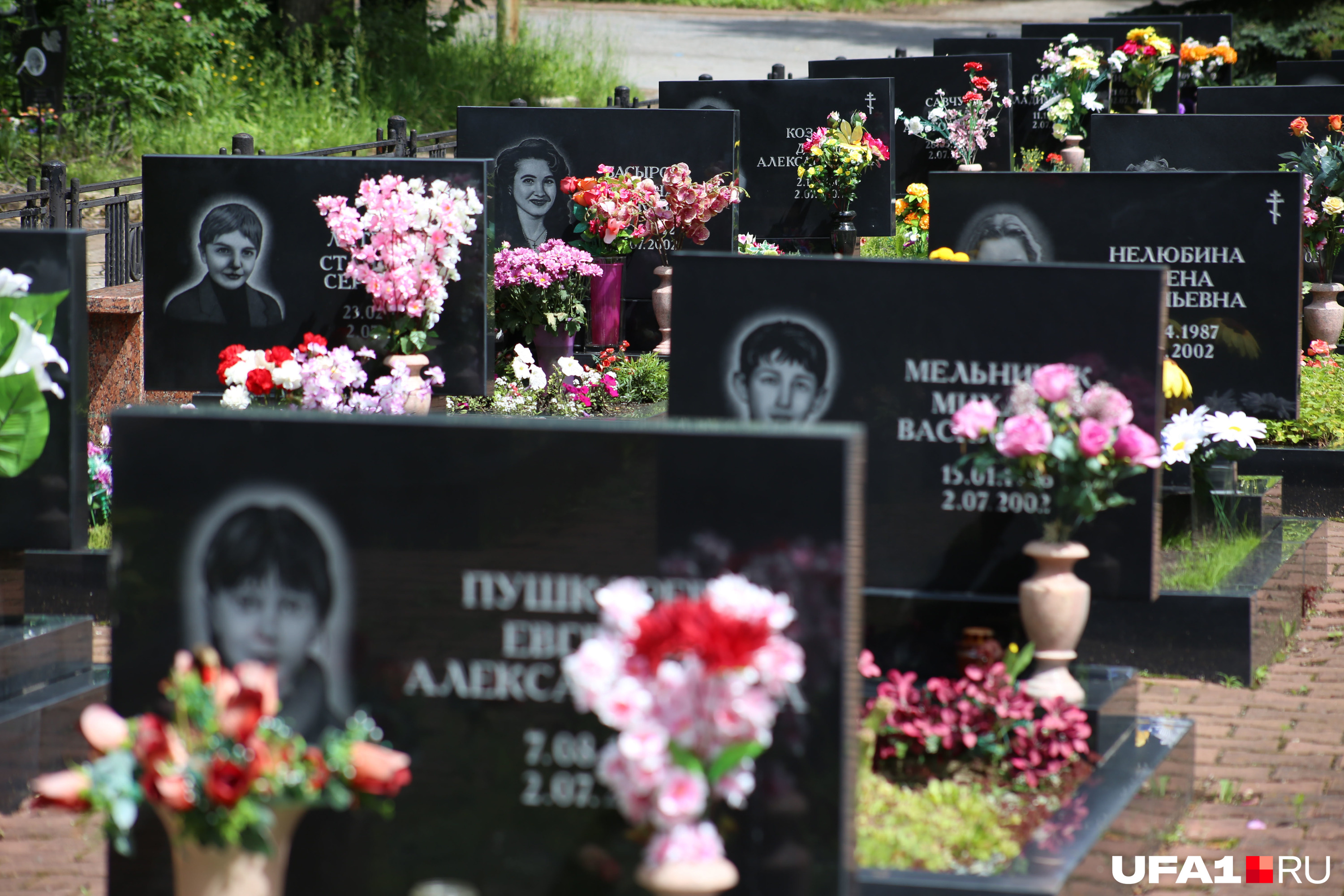 Большинство погибших пассажиров Ту-154 похоронены на Южном кладбище в Уфе