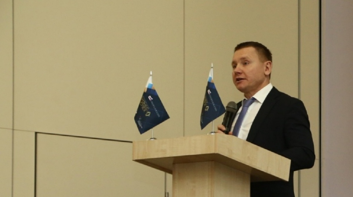 Александр Сиваков трудится исполнительным директором на предприятии, возглавляя Корпорацию экономического развития региона Александр Сиваков трудится исполнительным директором на предприятии, возглавляя Корпорацию экономического развития региона