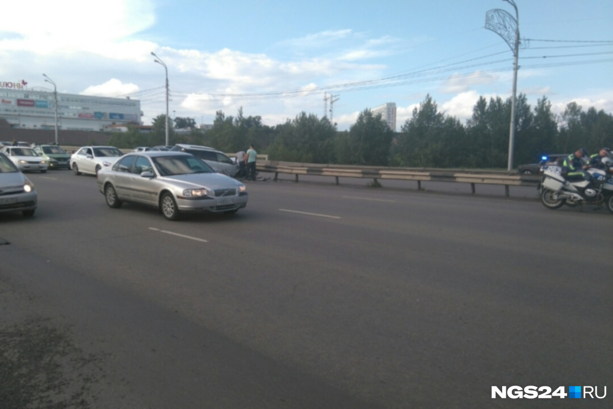 Предварительно водитель пояснил, что у него вырвало рычаг Предварительно водитель пояснил, что у него вырвало рычаг