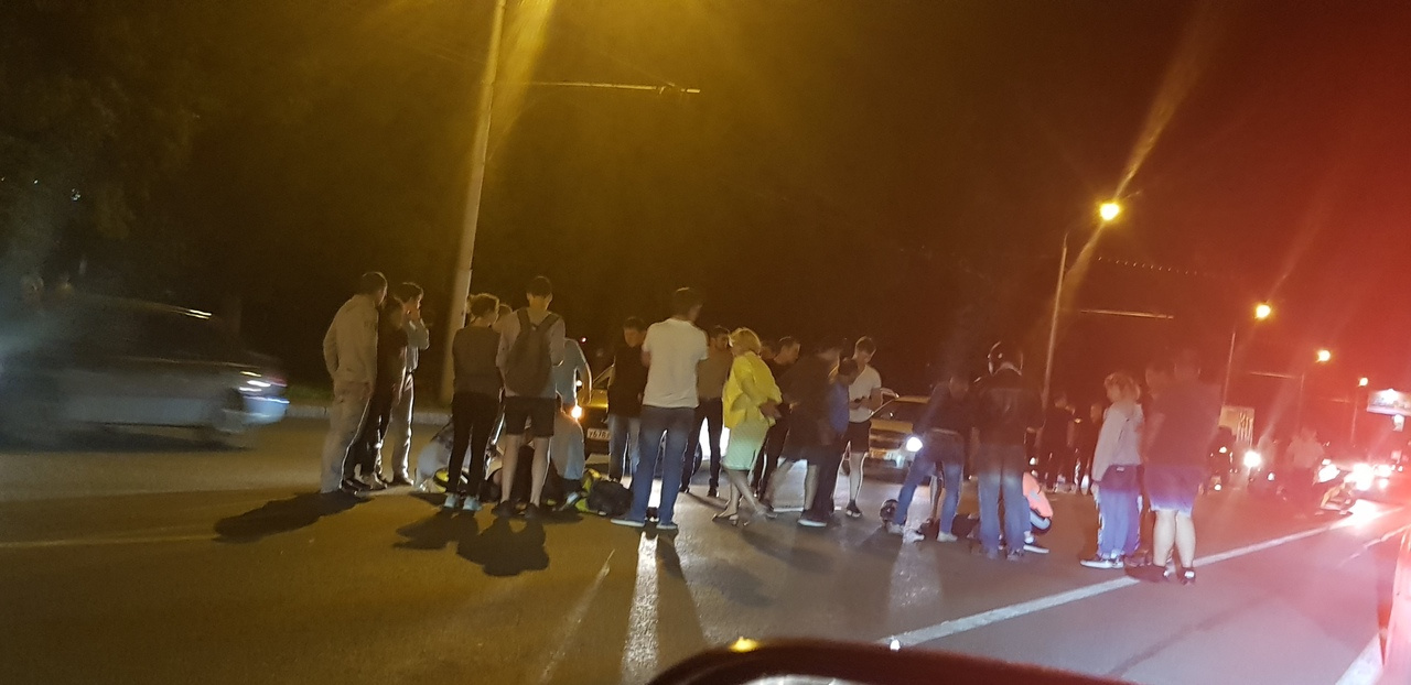 Очевидцы и водители поспешили на помощь Очевидцы и водители поспешили на помощь