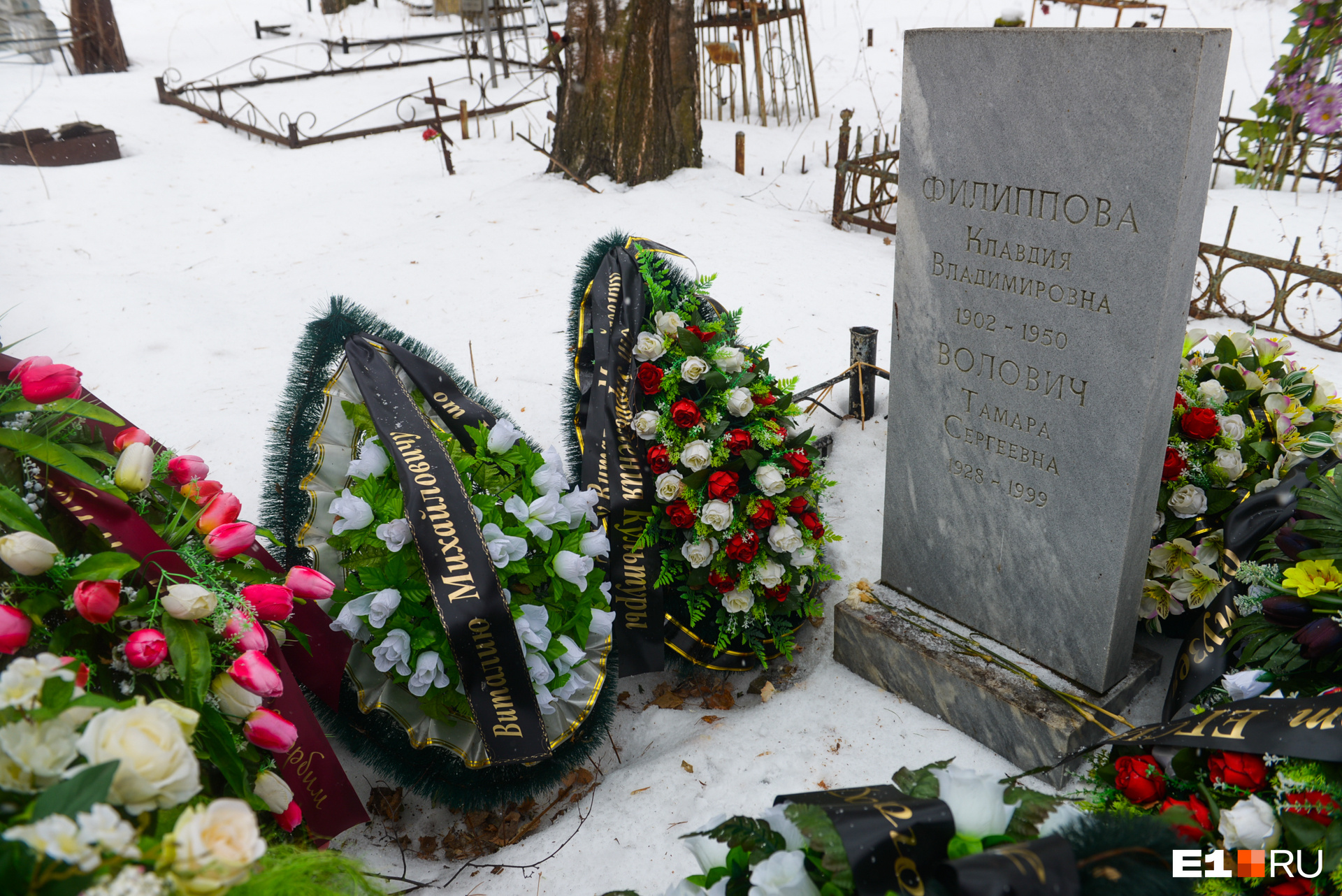 Художника Виталия Воловича похоронили рядом с матерью и женой