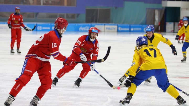 Россияне разгромили шведов в хоккее с мячом