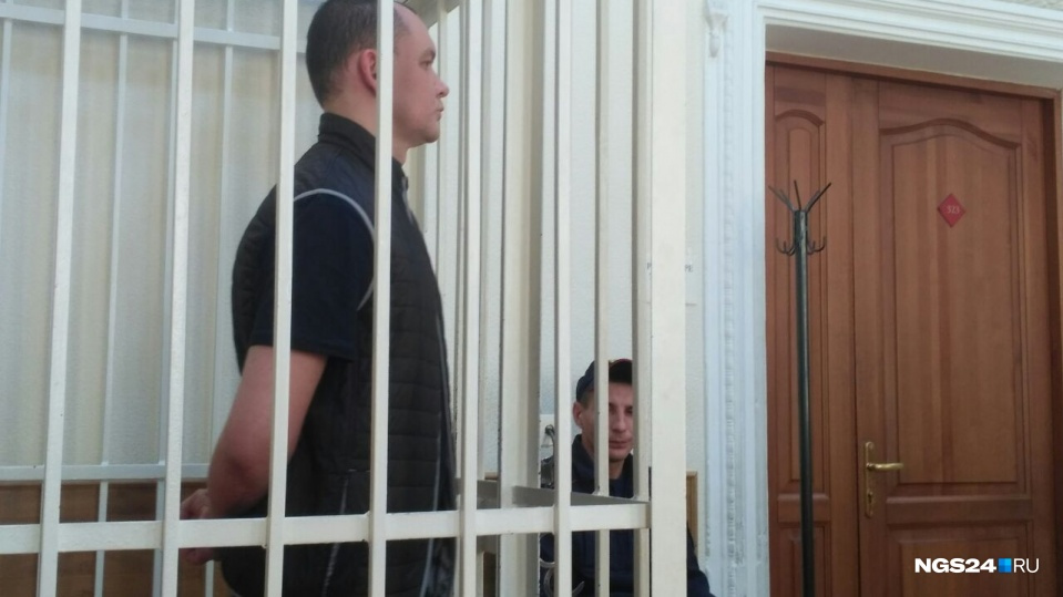 Бывший депутат Аркадий Волков слушает решение суда об отправке в СИЗО