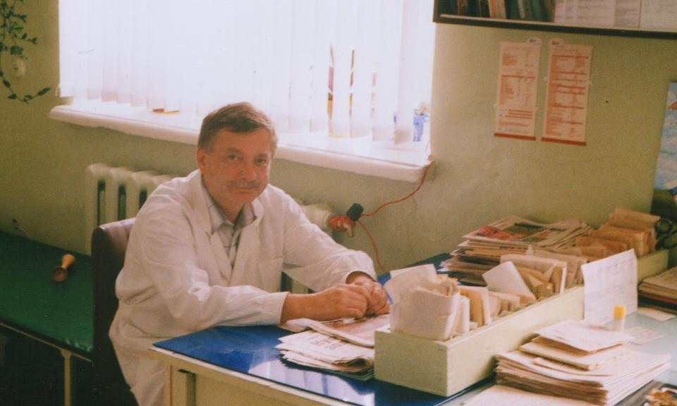 Олег Владимирович — единственный гинеколог в Новой Ляле, с допросов он бежит на работу