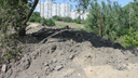 «Администрация бездействовала»: в Волгограде застройщик Тракторного завода свозит мусор в пойму реки