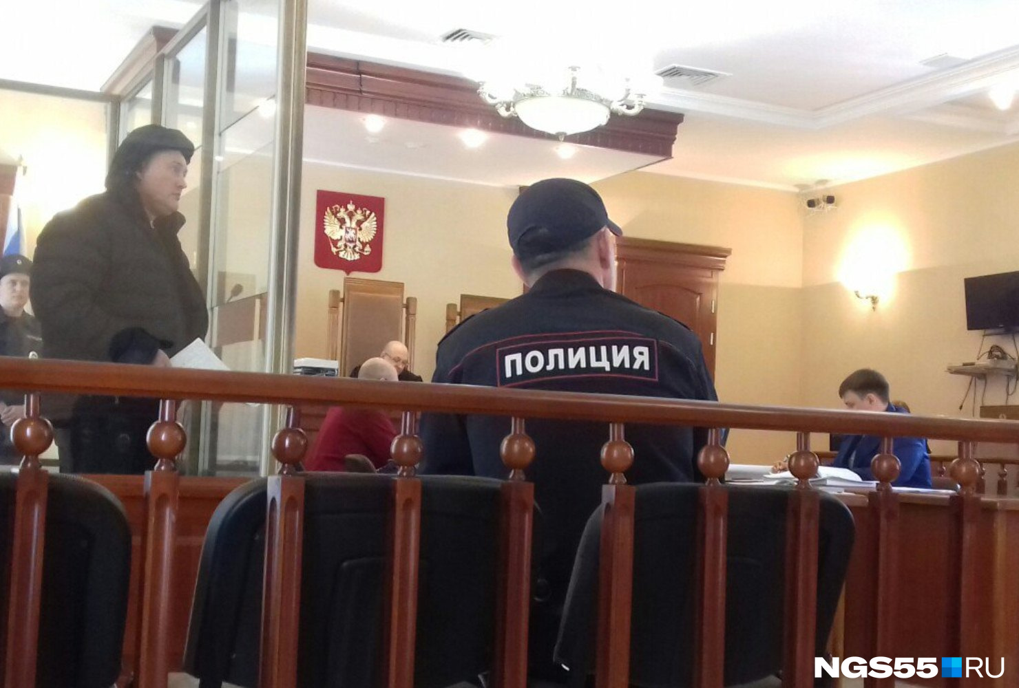 У Сергея Горбунова (слева) было много вопросов к бортпроводнице У Сергея Горбунова (слева) было много вопросов к бортпроводнице