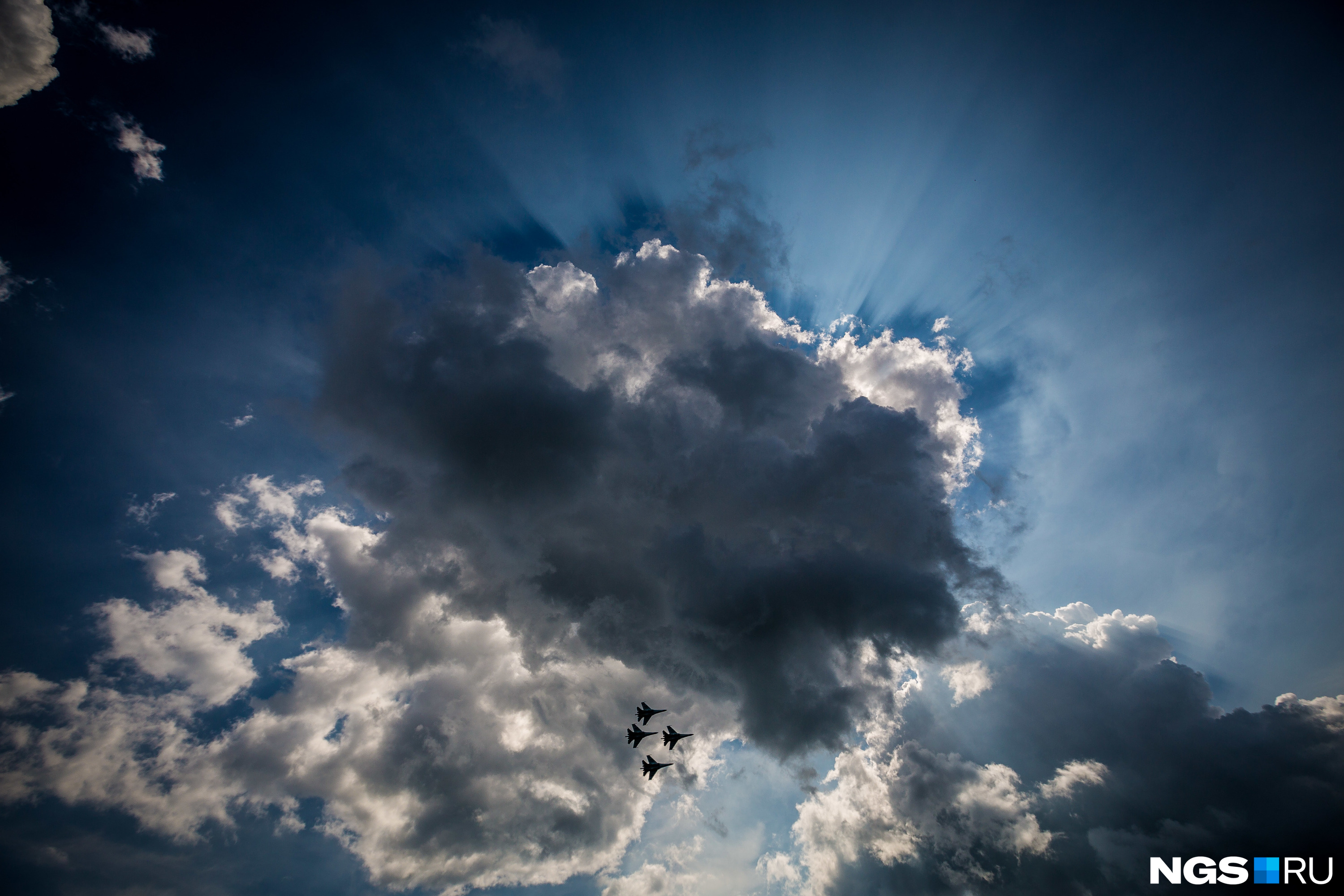 «Соколы» — единственная пилотажная группа, которая демонстрирует элементы ближнего воздушного боя на малых высотах<br>