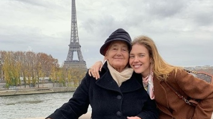 «Бабуля на седьмом небе от счастья»: Наталья Водянова поделилась трогательным снимком из Парижа
