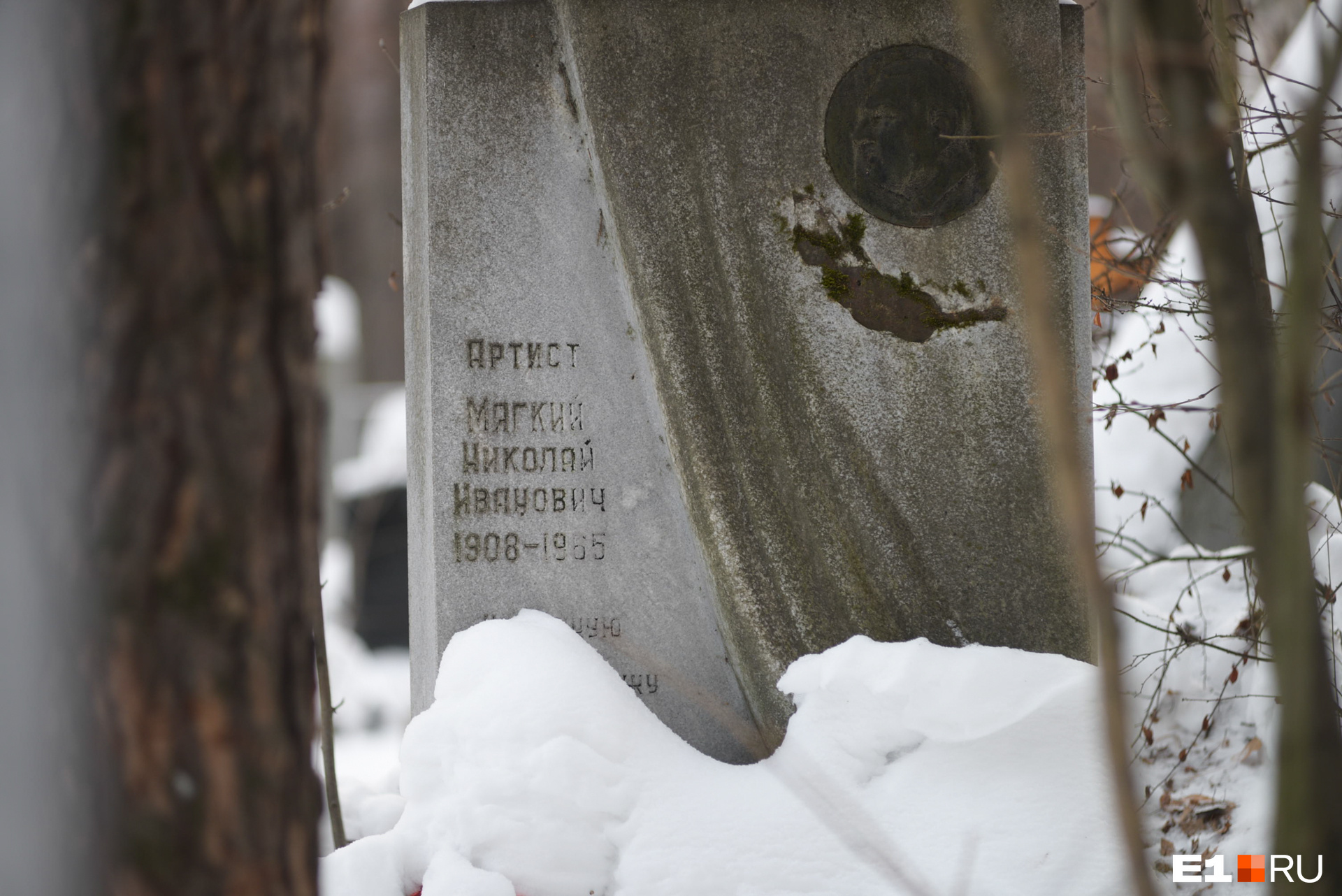 Артист Николай Иванович Мягкий — один из тех, кто начинал Музкомедию. Во время Великой Отечественной войны он был в числе тех, кто собрал больше всего денег на нужды фронта
